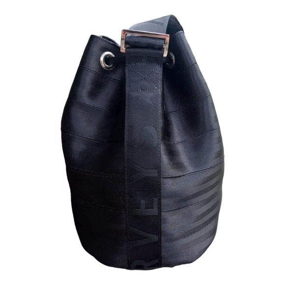 Harveys Seatbelt Bag Berkeley Bucket Purse Black Mint Condition - Picture 5 of 16